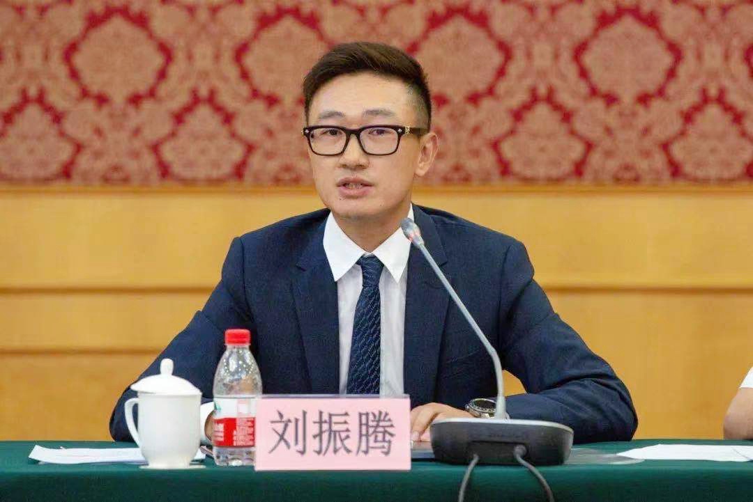 董事长2.jpg 董事长2.jpg